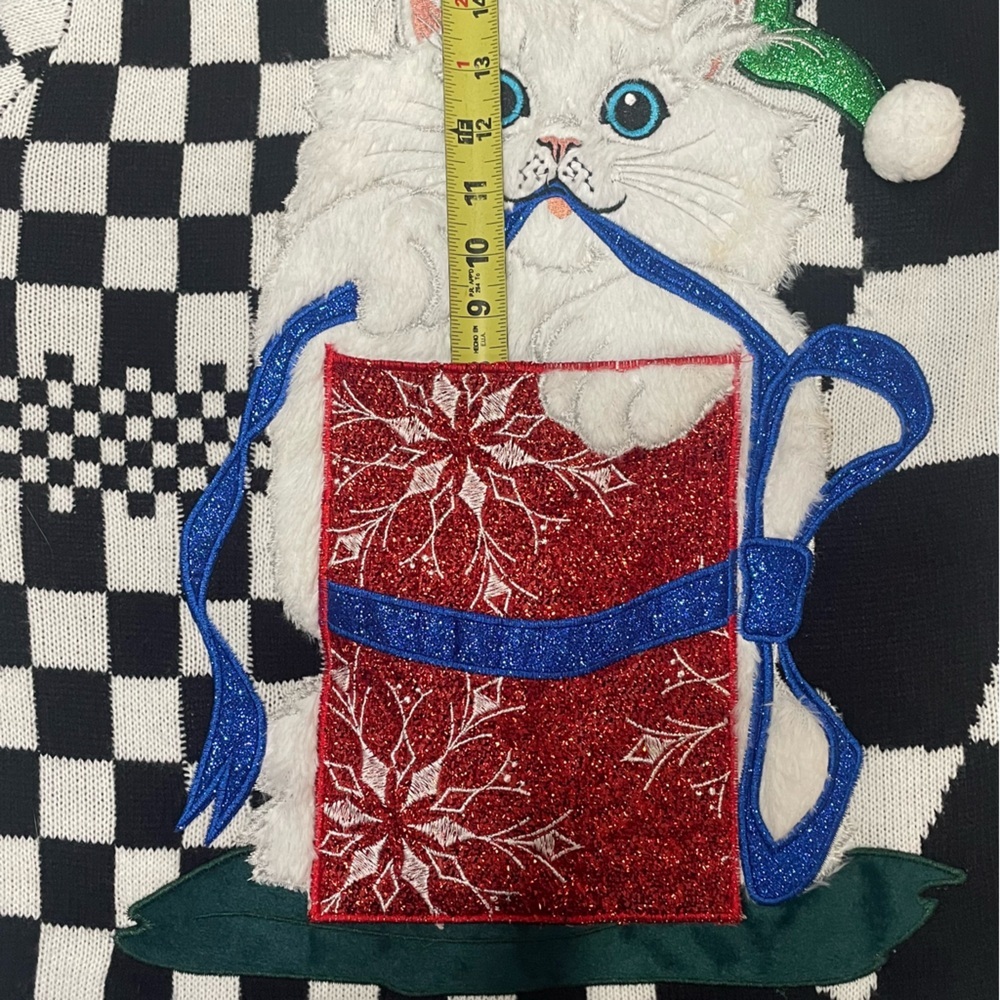 Blizzard Bay Checkered Sweater with Cat Design.. Size M. Preowned. Black & white - Picture 12 of 15